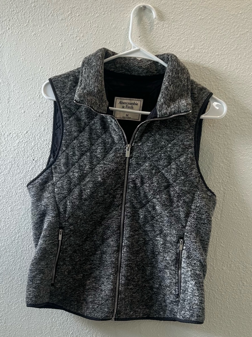 Abercrombie & Fitch Quilted Heather Gray Sleeveless Vest